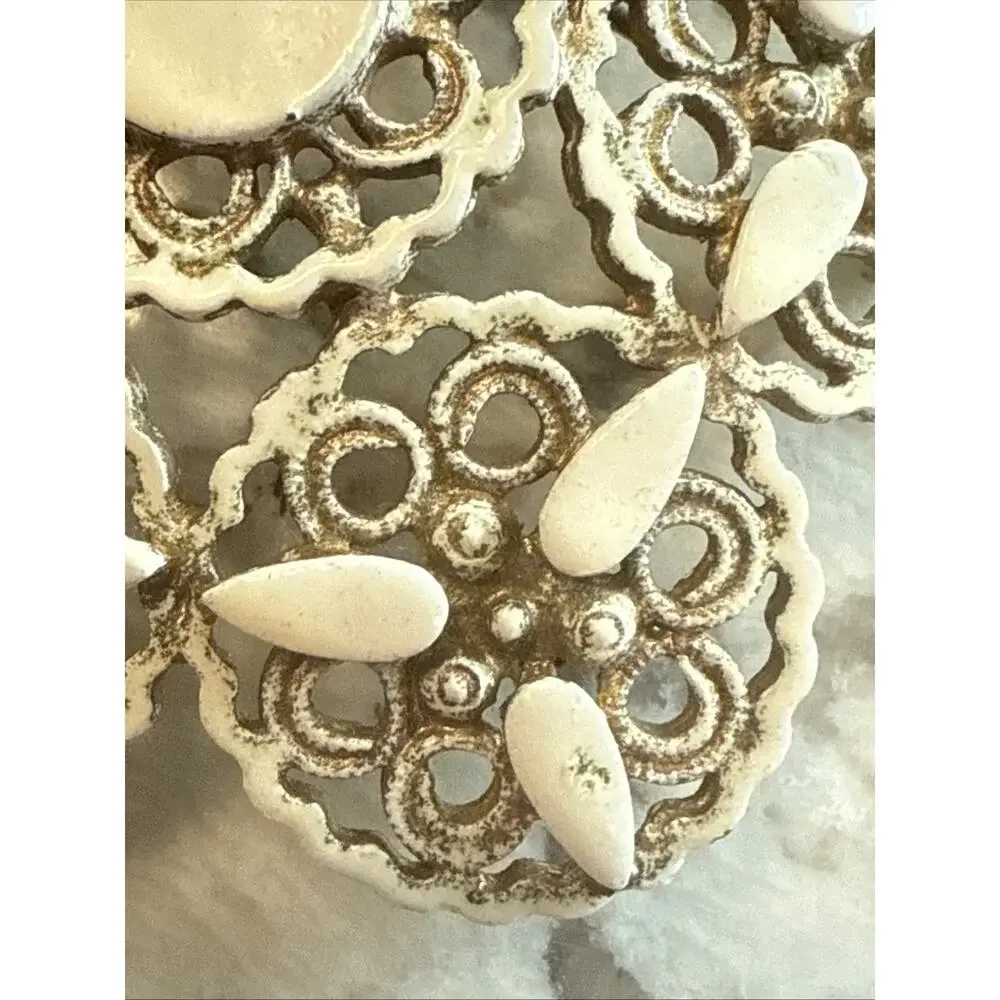 Vintage‎ Florenza ? Enamel Brooch Lace Cream White Gold Tone